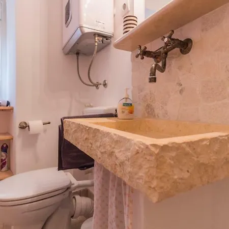 Studio Stroda Pensionat Komiža